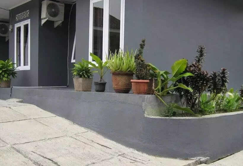 Hotelli Aqilakost N Cafe Gadog Puncak