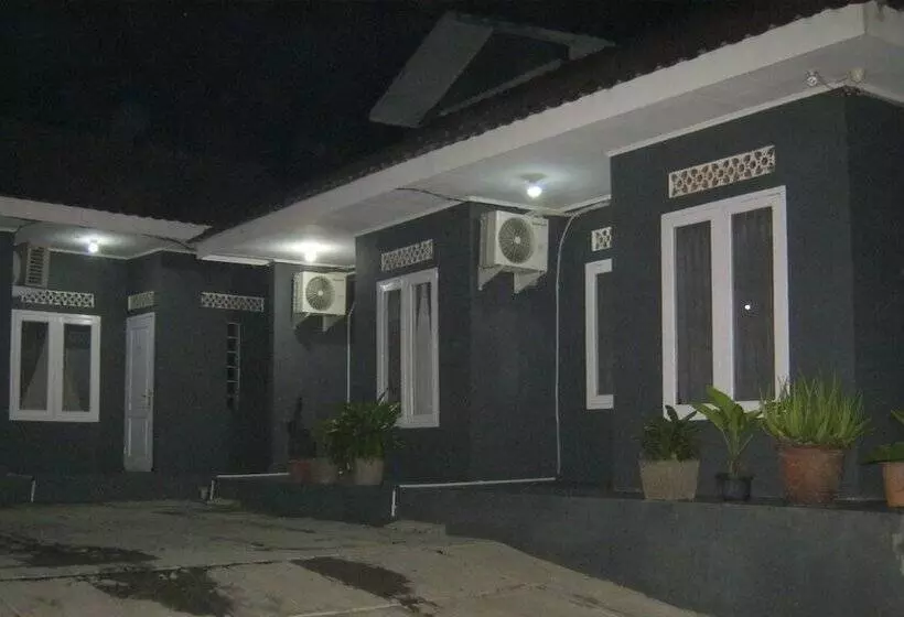 Hotelli Aqilakost N Cafe Gadog Puncak