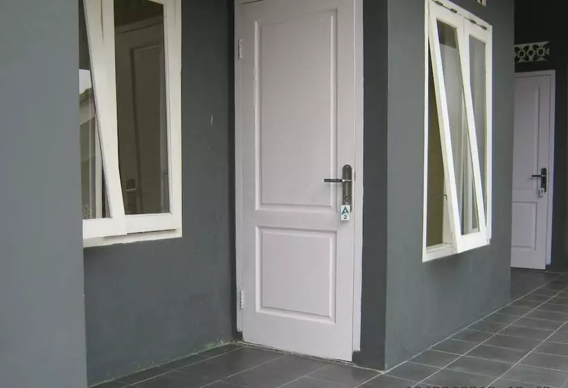 Hotelli Aqilakost N Cafe Gadog Puncak