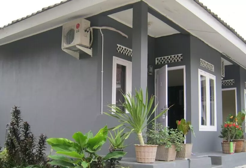 Hotelli Aqilakost N Cafe Gadog Puncak