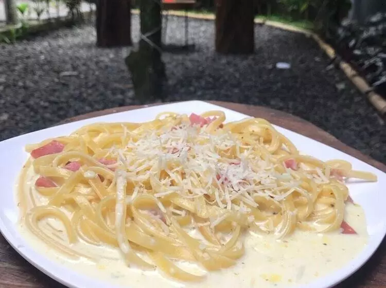 Hotelli Aqilakost N Cafe Gadog Puncak