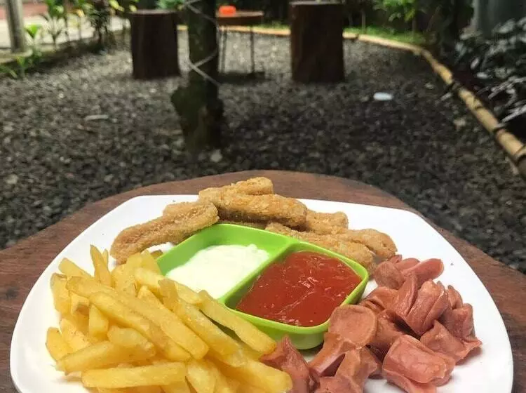 Hotelli Aqilakost N Cafe Gadog Puncak