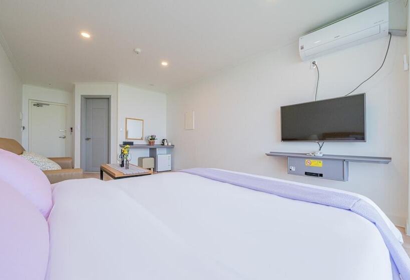 Отель Goseong Sunshine Beach Pension