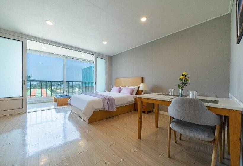 Отель Goseong Sunshine Beach Pension