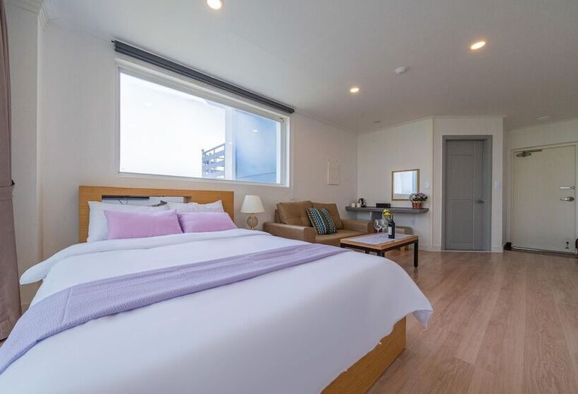 Отель Goseong Sunshine Beach Pension