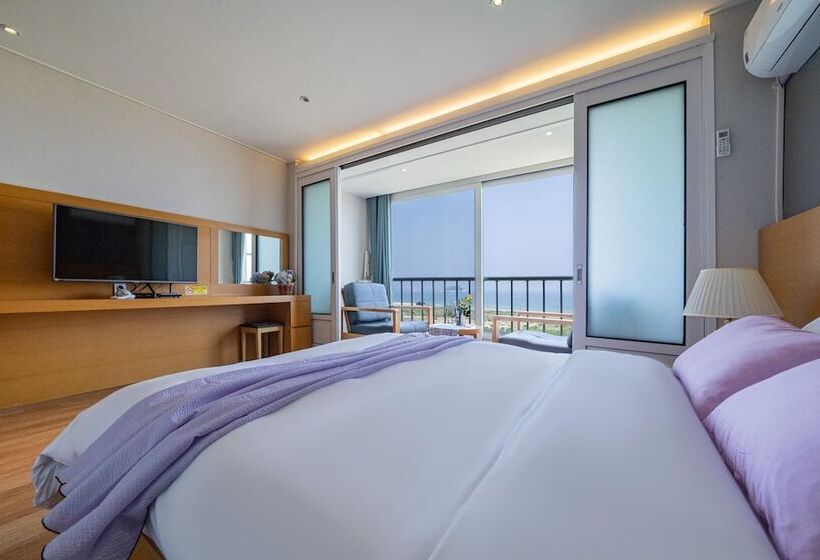 Отель Goseong Sunshine Beach Pension