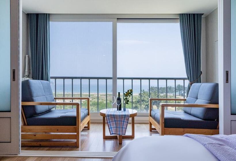 Отель Goseong Sunshine Beach Pension