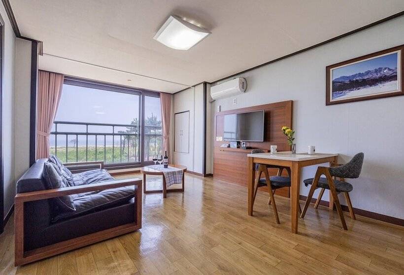 Отель Goseong Sunshine Beach Pension
