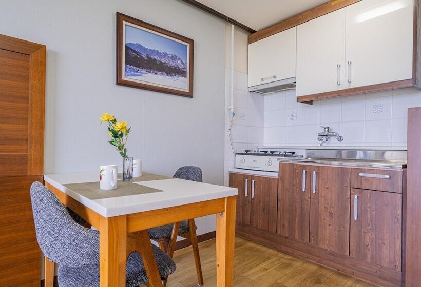 Отель Goseong Sunshine Beach Pension