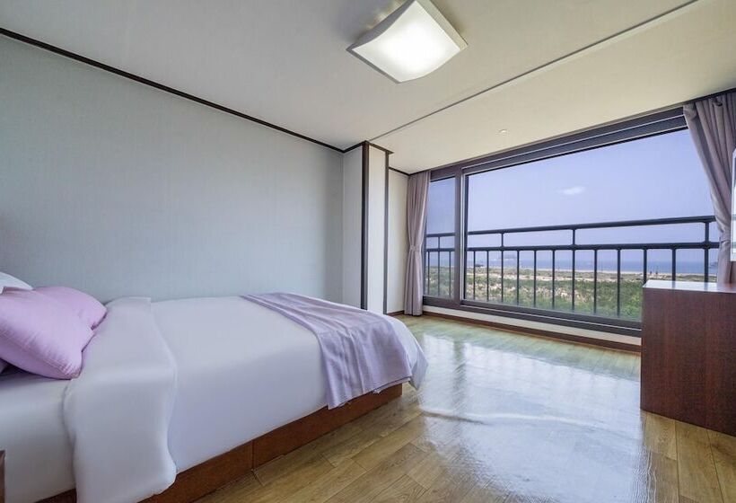 Отель Goseong Sunshine Beach Pension
