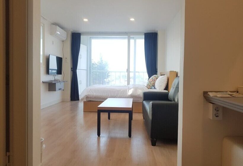 Отель Goseong Sunshine Beach Pension