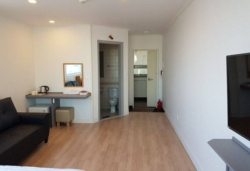 Отель Goseong Sunshine Beach Pension