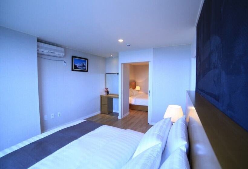 Отель Goseong Sunshine Beach Pension