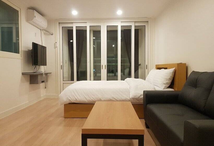 Отель Goseong Sunshine Beach Pension