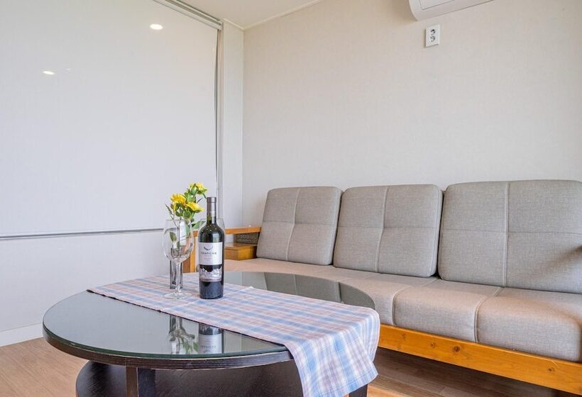 Отель Goseong Sunshine Beach Pension