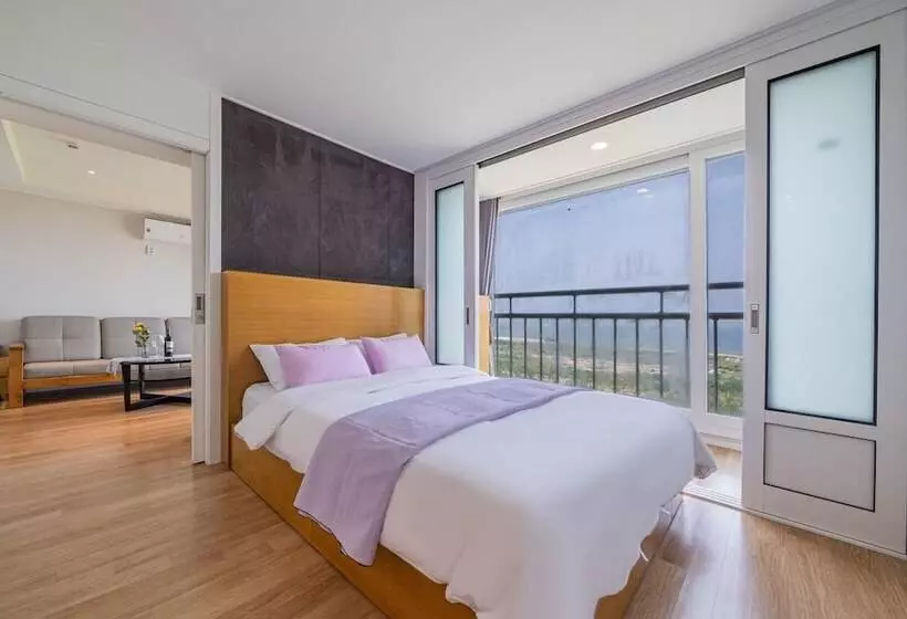 هتل Goseong Sunshine Beach Pension