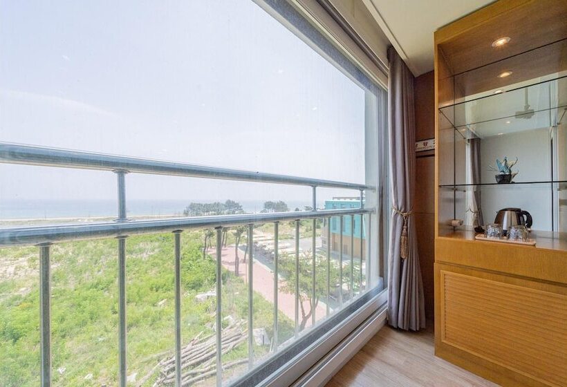 Отель Goseong Sunshine Beach Pension