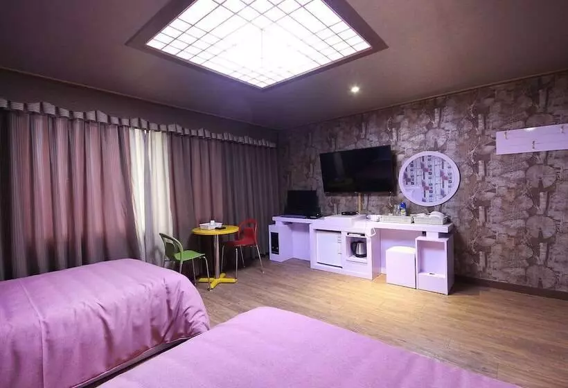 هتل Mokpo Seven 7