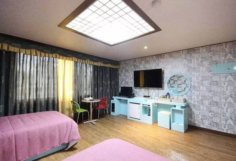 هتل Mokpo Seven 7