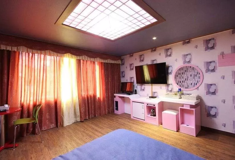 هتل Mokpo Seven 7