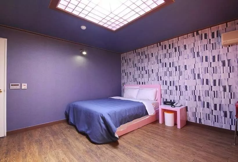 هتل Mokpo Seven 7