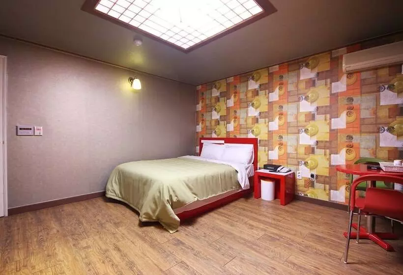 هتل Mokpo Seven 7