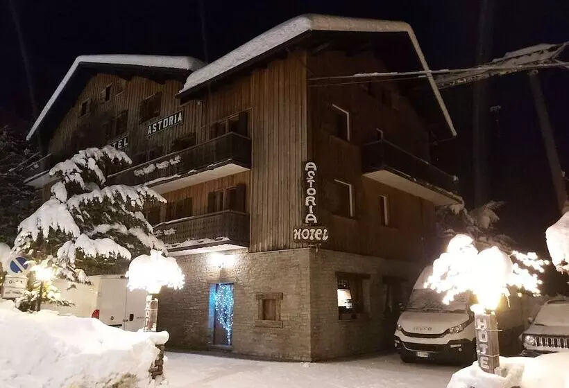ホテル Astoria