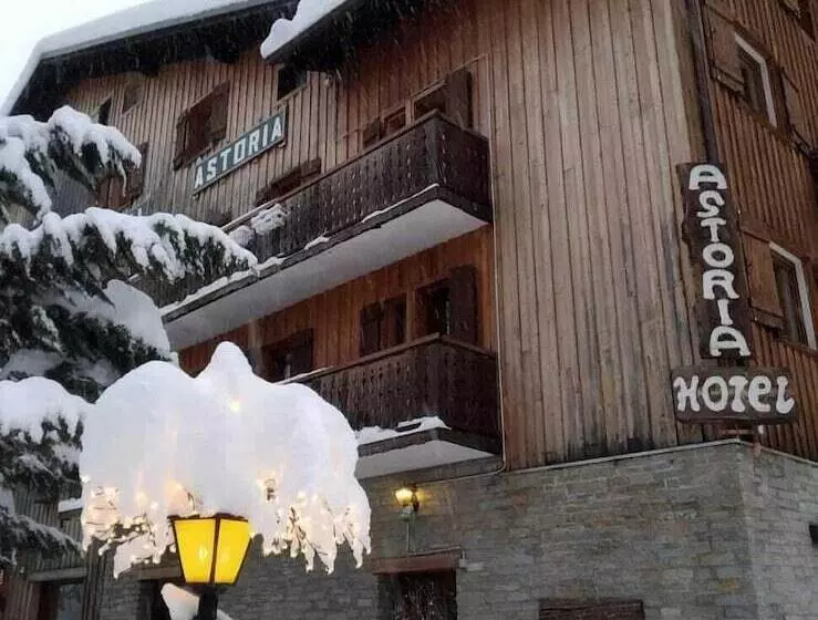 ホテル Astoria
