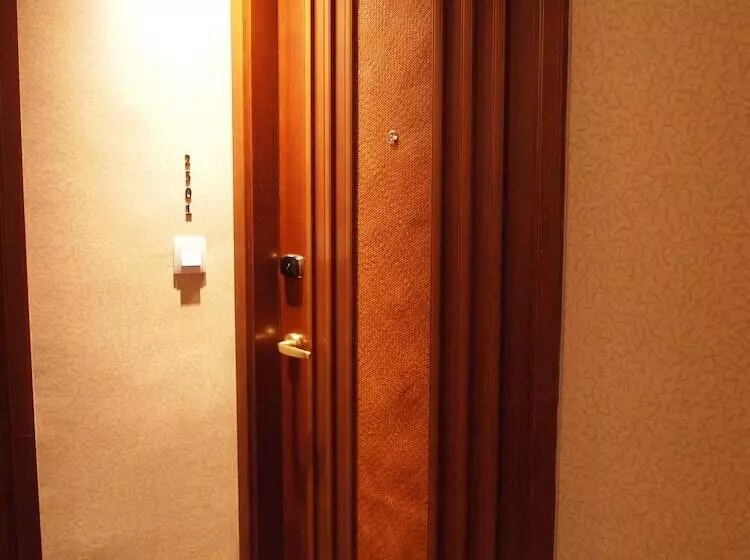 هتل Butterfly On Wellington, Central