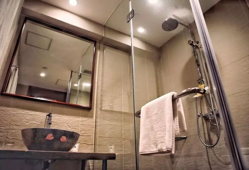 هتل Butterfly On Wellington, Central