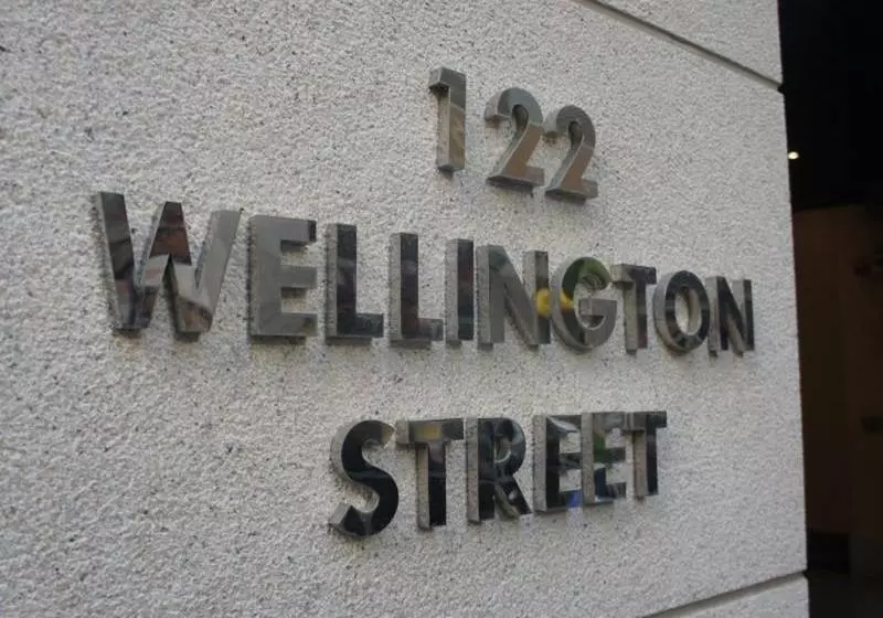 هتل Butterfly On Wellington, Central