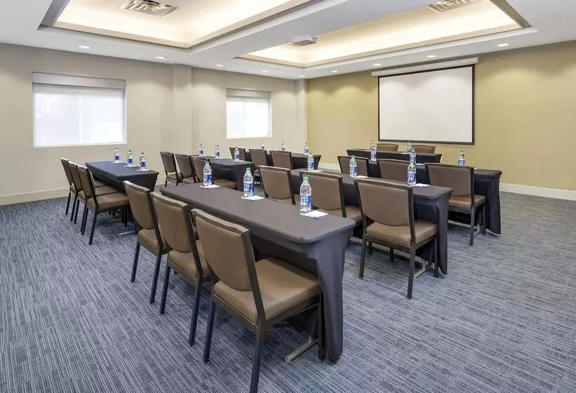 Holiday Inn Express Hotel & Suites East End, An Ihg