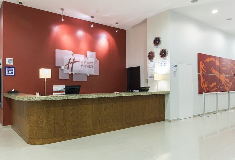 בית מלון כפרי Holiday Inn Express Guadalajara Iteso, An Ihg