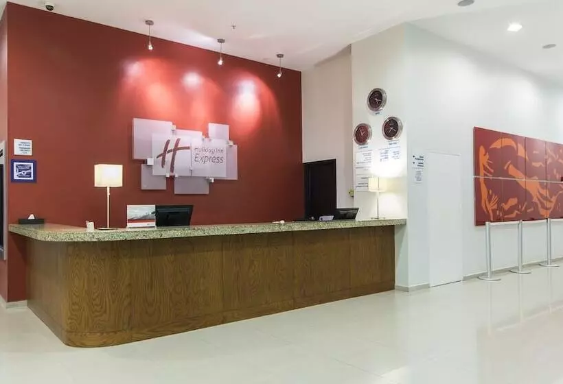 Отель Holiday Inn Express Guadalajara Iteso, An Ihg