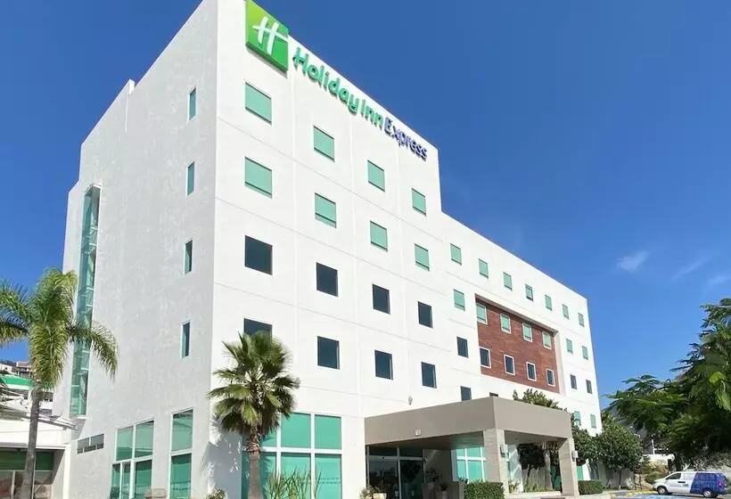 Отель Holiday Inn Express Guadalajara Iteso, An Ihg