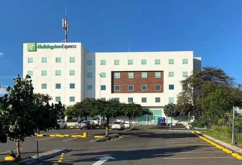 Отель Holiday Inn Express Guadalajara Iteso, An Ihg