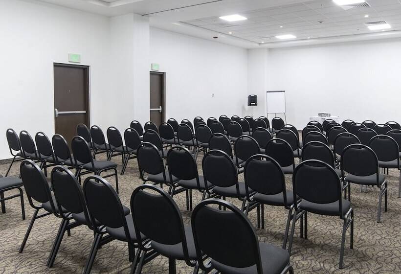 בית מלון כפרי Holiday Inn Express Guadalajara Iteso, An Ihg