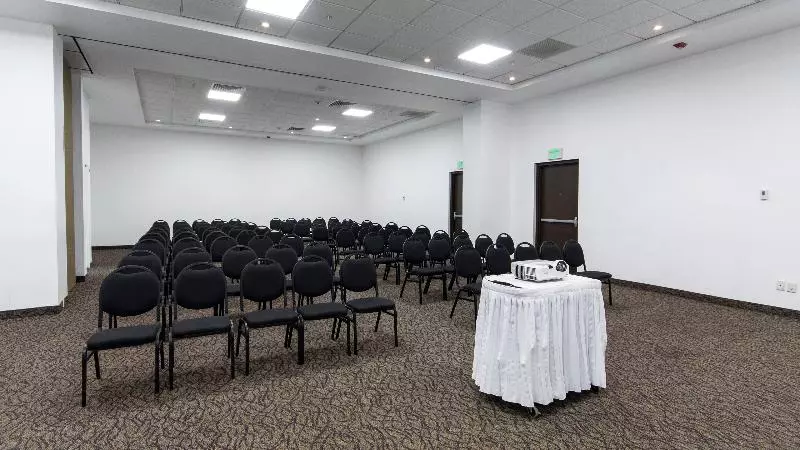 Отель Holiday Inn Express Guadalajara Iteso, An Ihg