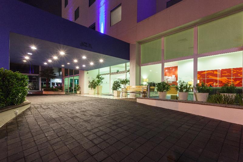 בית מלון כפרי Holiday Inn Express Guadalajara Iteso, An Ihg