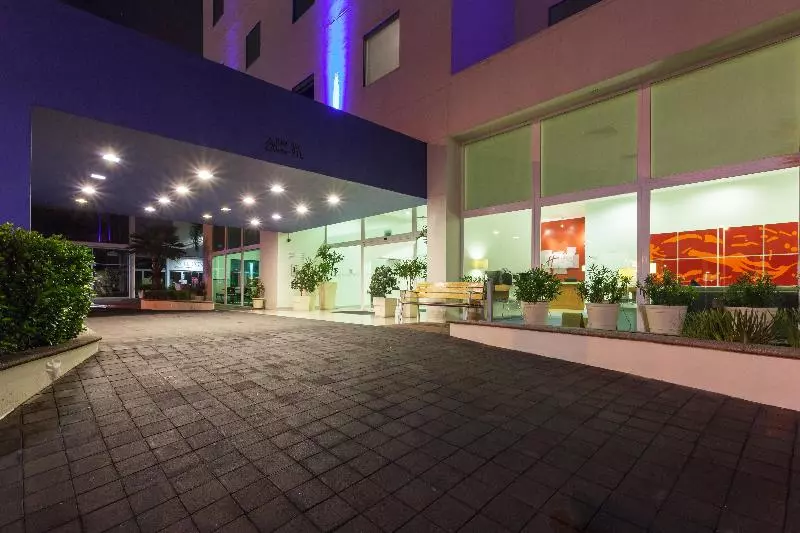 Отель Holiday Inn Express Guadalajara Iteso, An Ihg