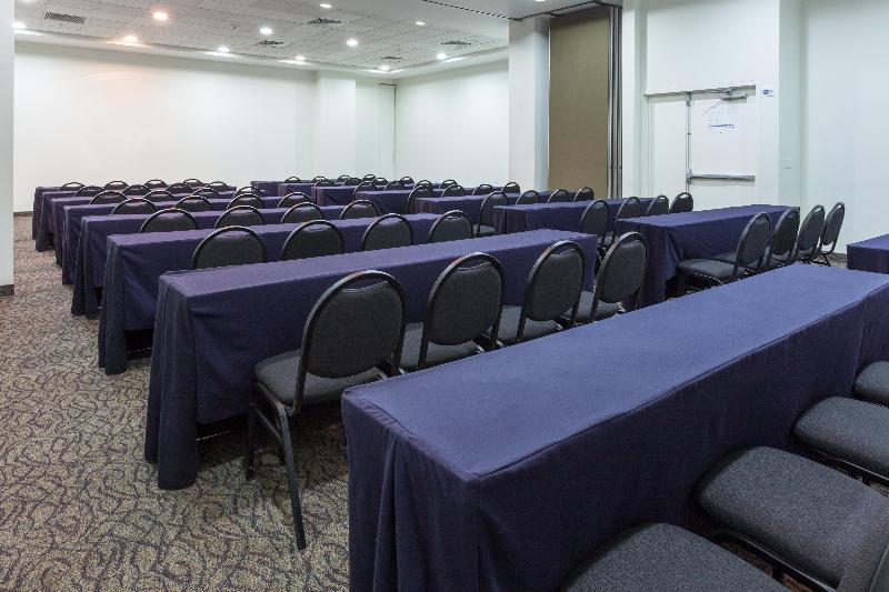בית מלון כפרי Holiday Inn Express Guadalajara Iteso, An Ihg