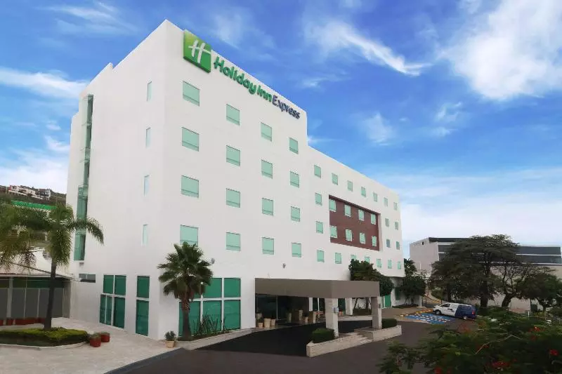 Отель Holiday Inn Express Guadalajara Iteso, An Ihg