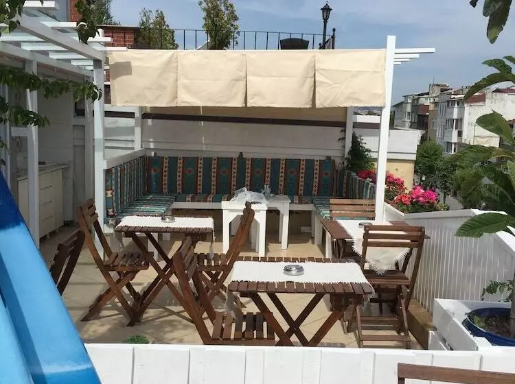 هتل Istanbul Holiday