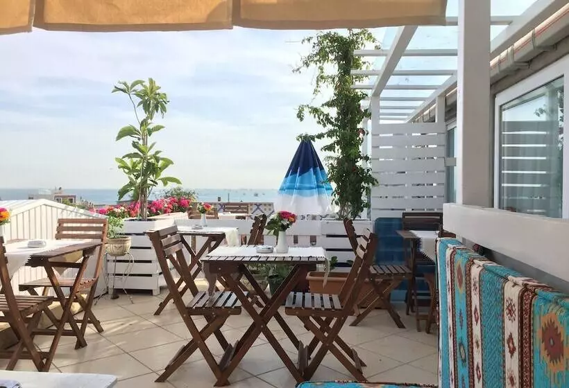 هتل Istanbul Holiday