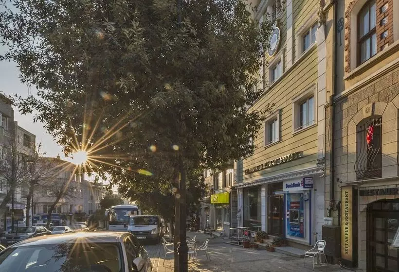 هتل Istanbul Holiday