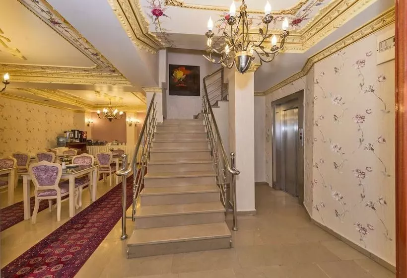 هتل Istanbul Holiday