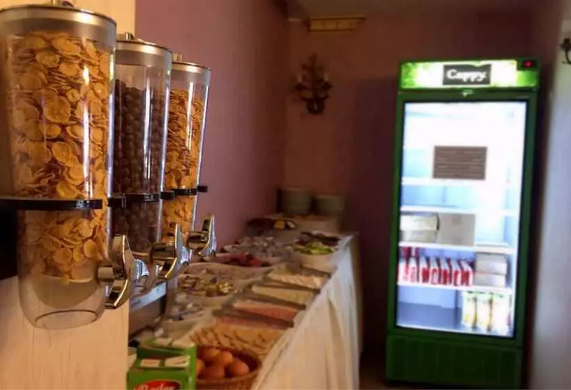 هتل Istanbul Holiday