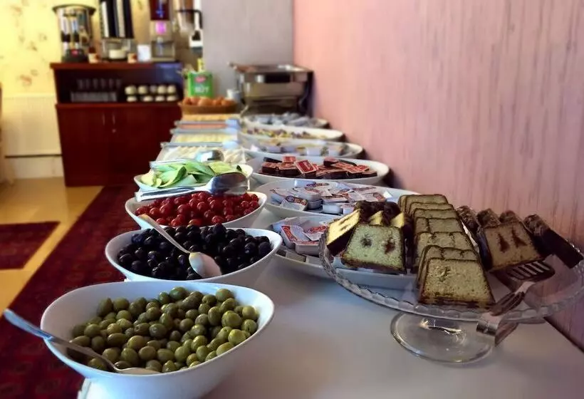 هتل Istanbul Holiday