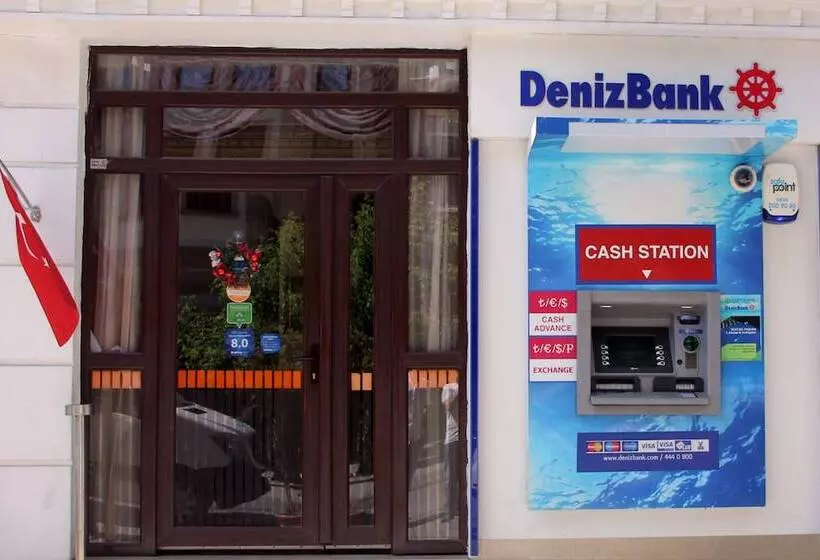 هتل Istanbul Holiday