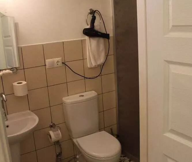 هتل Istanbul Holiday